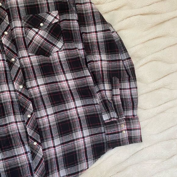 Wrangler plaid pearl snap button-up - Picture 4 of 7